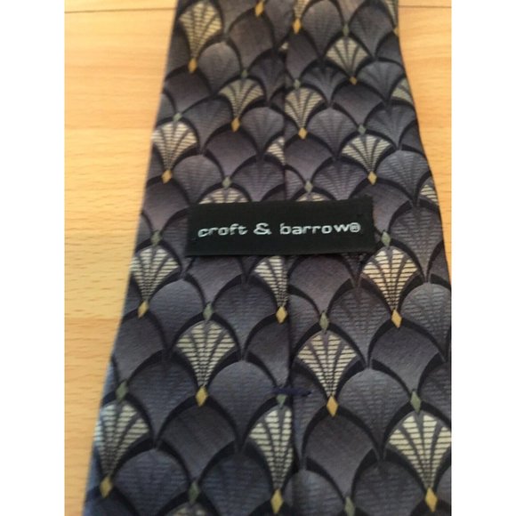 Croft & Barrow Shades Of Gray Shell Print 100% Silk Men’s Tie - Picture 6 of 7